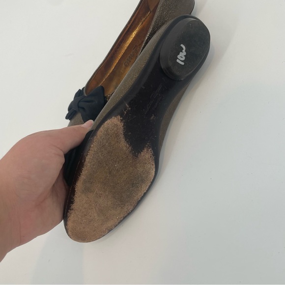 VTG Salvator Ferragamo Gold Leather Ballet Flats With Black Bow - Picture 6 of 12